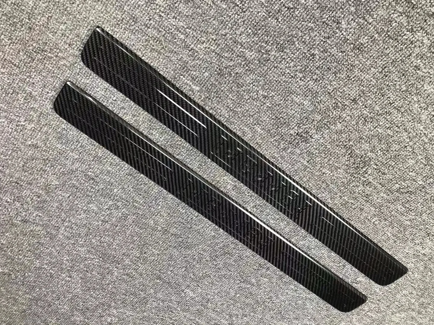 Dry Carbon Fiber Door Sills  Scuff Plates Sills for  488 GTB