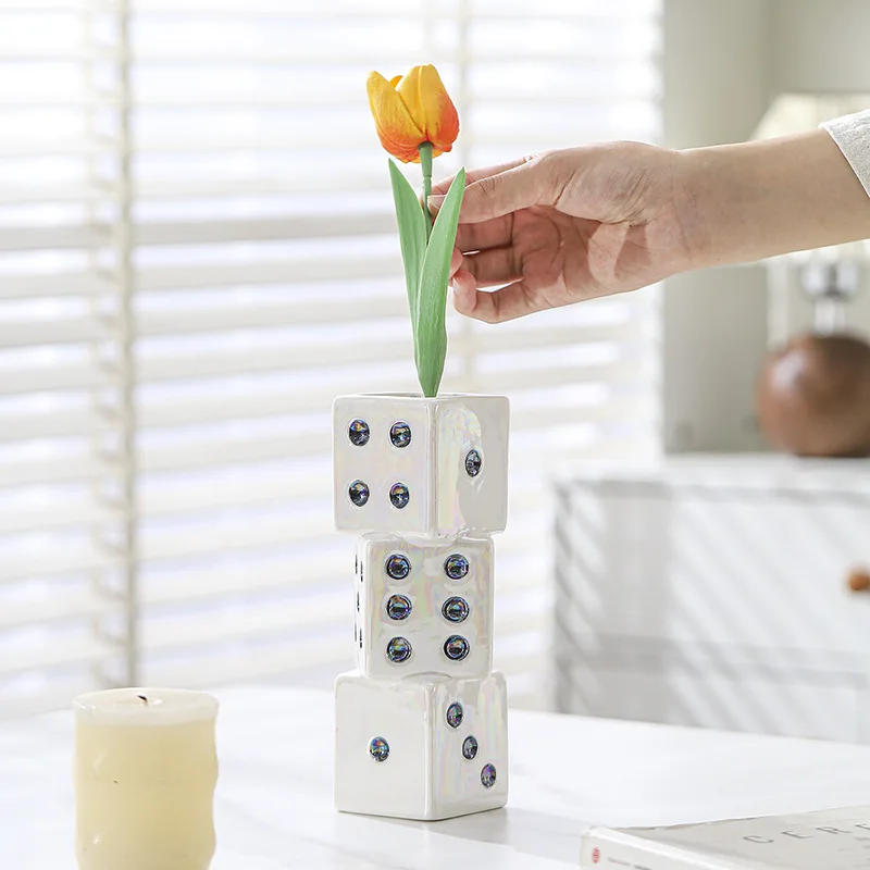 Electroplated Ceramic Vase, Creative Desktop Decoration Vase, Used for Home Decoration of Living Room Bookshelves