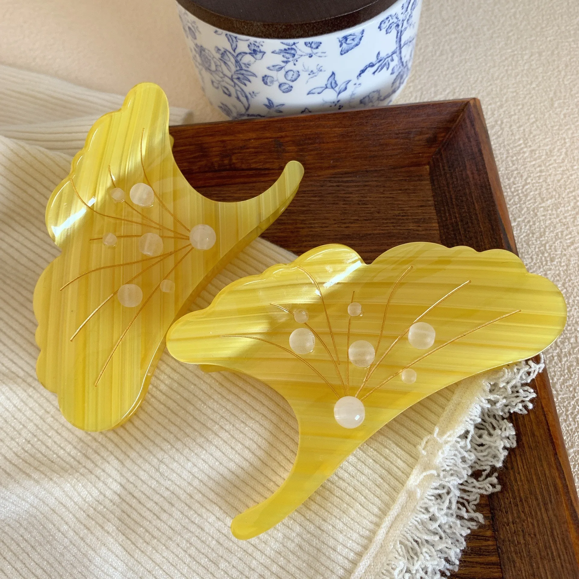 Muweordy New Yellow Ginkgo Leaf Hair Claw Acetate Claw Clip Creative  Leaves Shark Clips Hair Clip Hair Accessories for Women