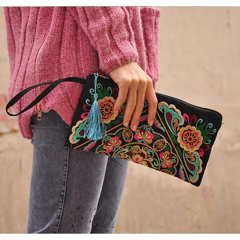 Retro Style Square Purse Ethnic Style Phone Clutches Floral Embroidered Bag Zipper Storage Bag Flower Fabric Clutch Bag