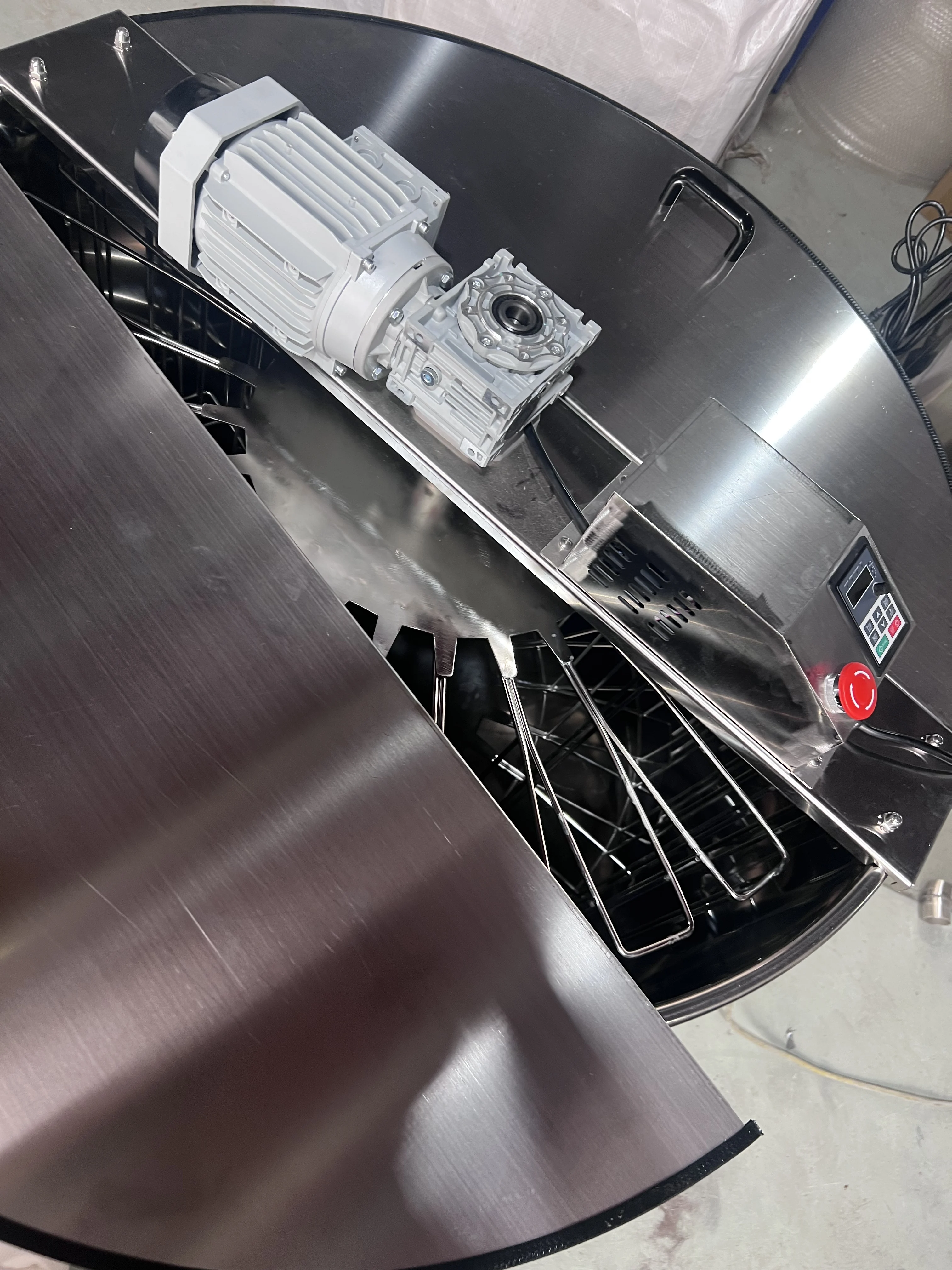 Mesin Ekstraktor Madu Meew Condition Honey Extractor Motor Equipmentngerbee 24 Frame Baja Tahan Karat Mesin Pengolah Madu N