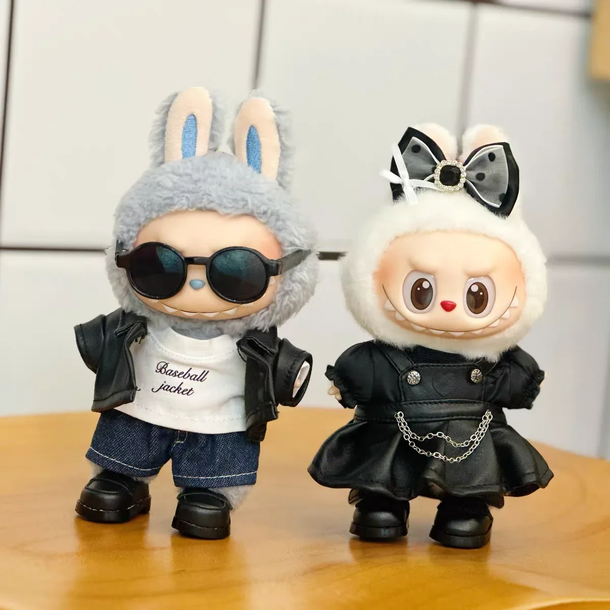 

Для 17 см Labubu Mokoko Кожаная куртка и юбка в стиле локомотива Экипировка Labubu Аксессуары Labubu Одежда