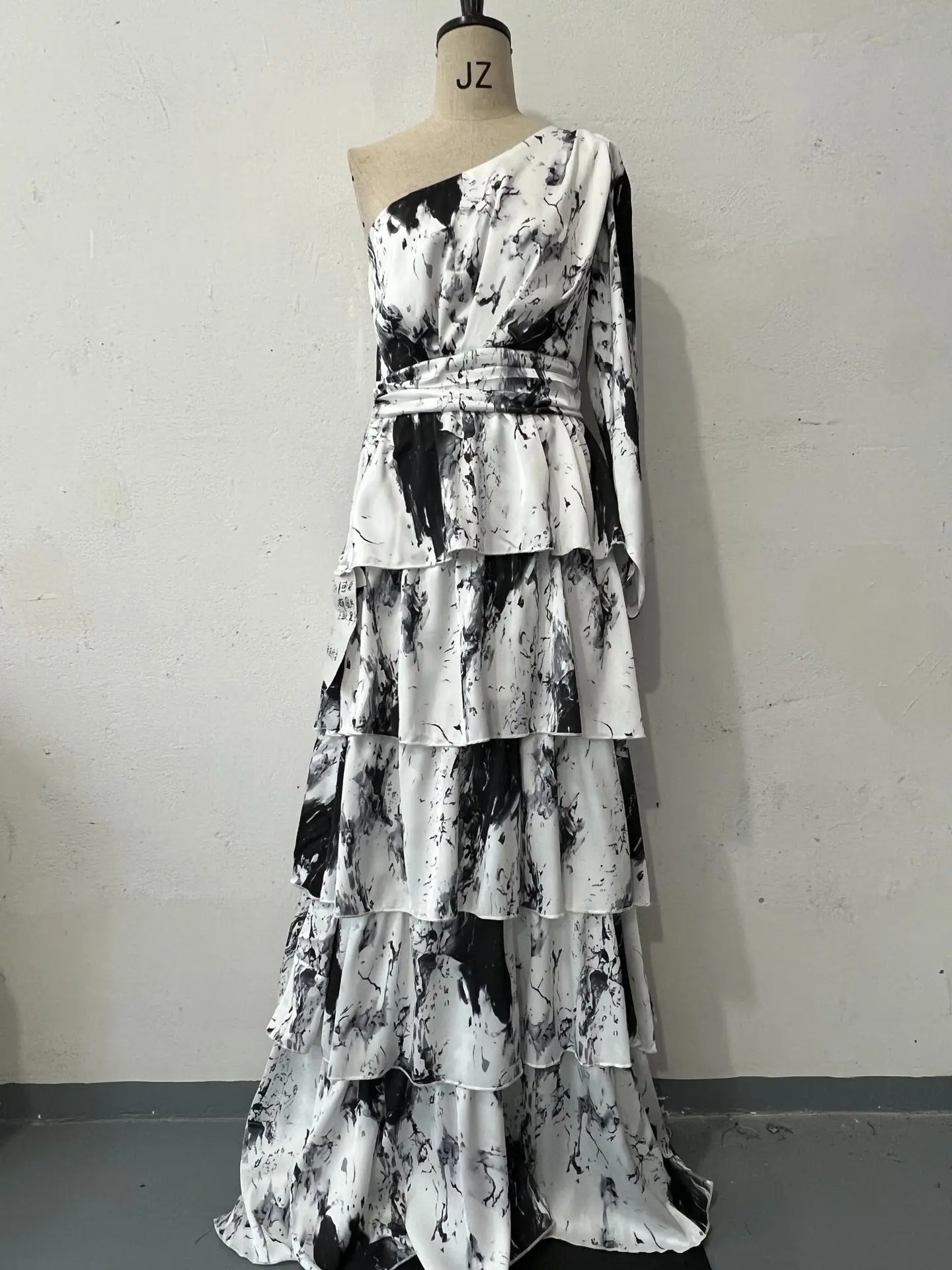 2026 nova impressão mulher camadas vestido de festa um ombro mangas compridas cintura fina elegante maxi vestidos imagem real