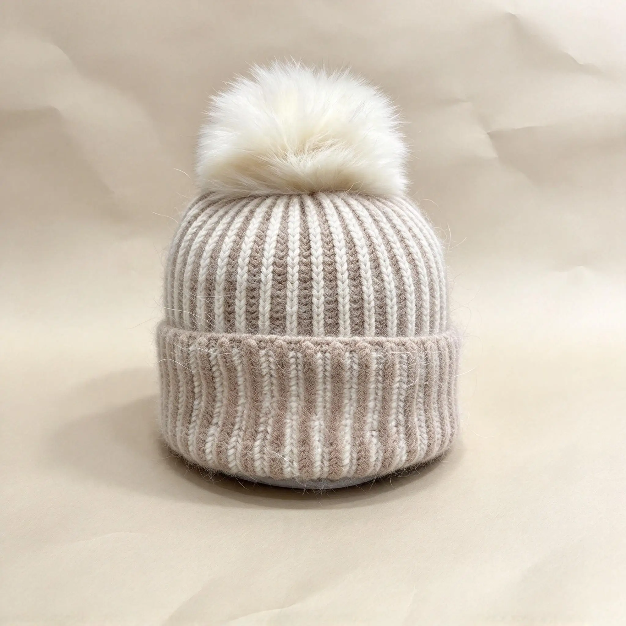 Women's Winter Golf Beanie, Fashion Warm Knit Hat with Pom Pom, Cold Resistant Casual Versatile Golf Cap