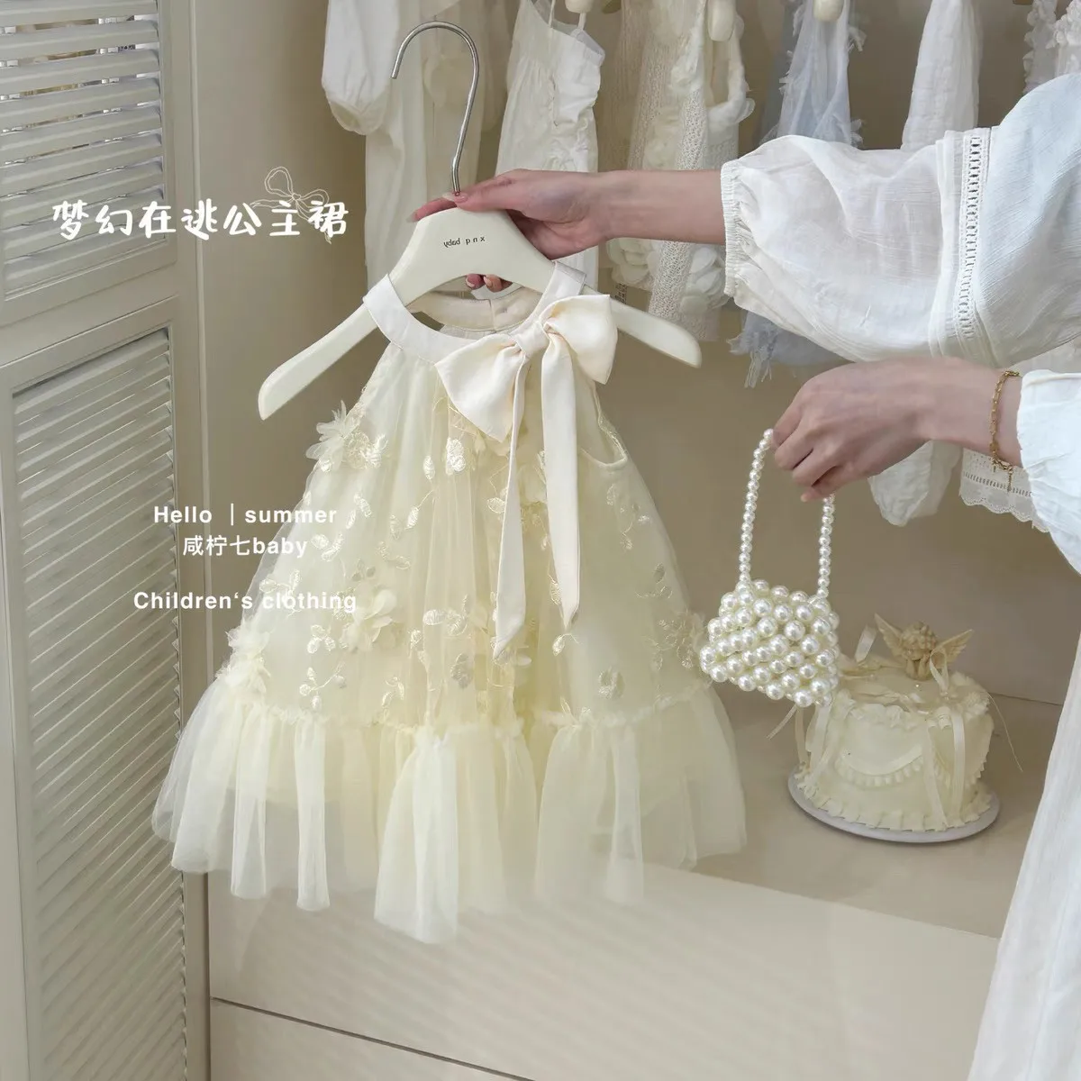 Sommerkleid für Mädchen, 2025, neues Kleid im westlichen Stil, süßes Blumenmuster, ärmelloses Prinzessinnenkleid für Kinder