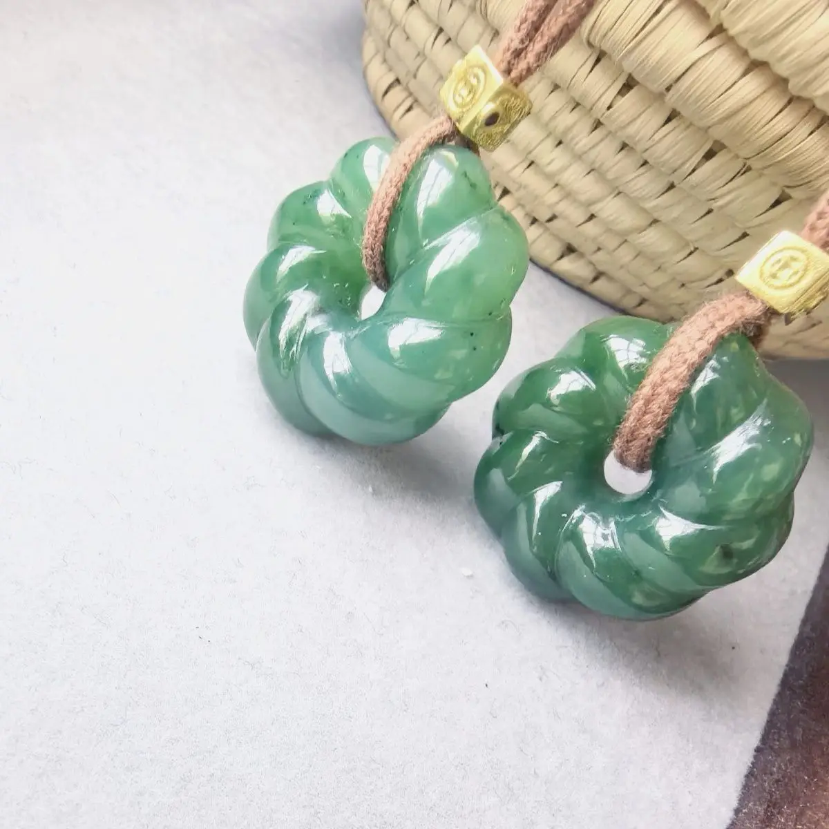 Hetian jade popular natural Xinjiang jasper pendant twist genuine Ping An jade senior pendant men's and women's pendant
