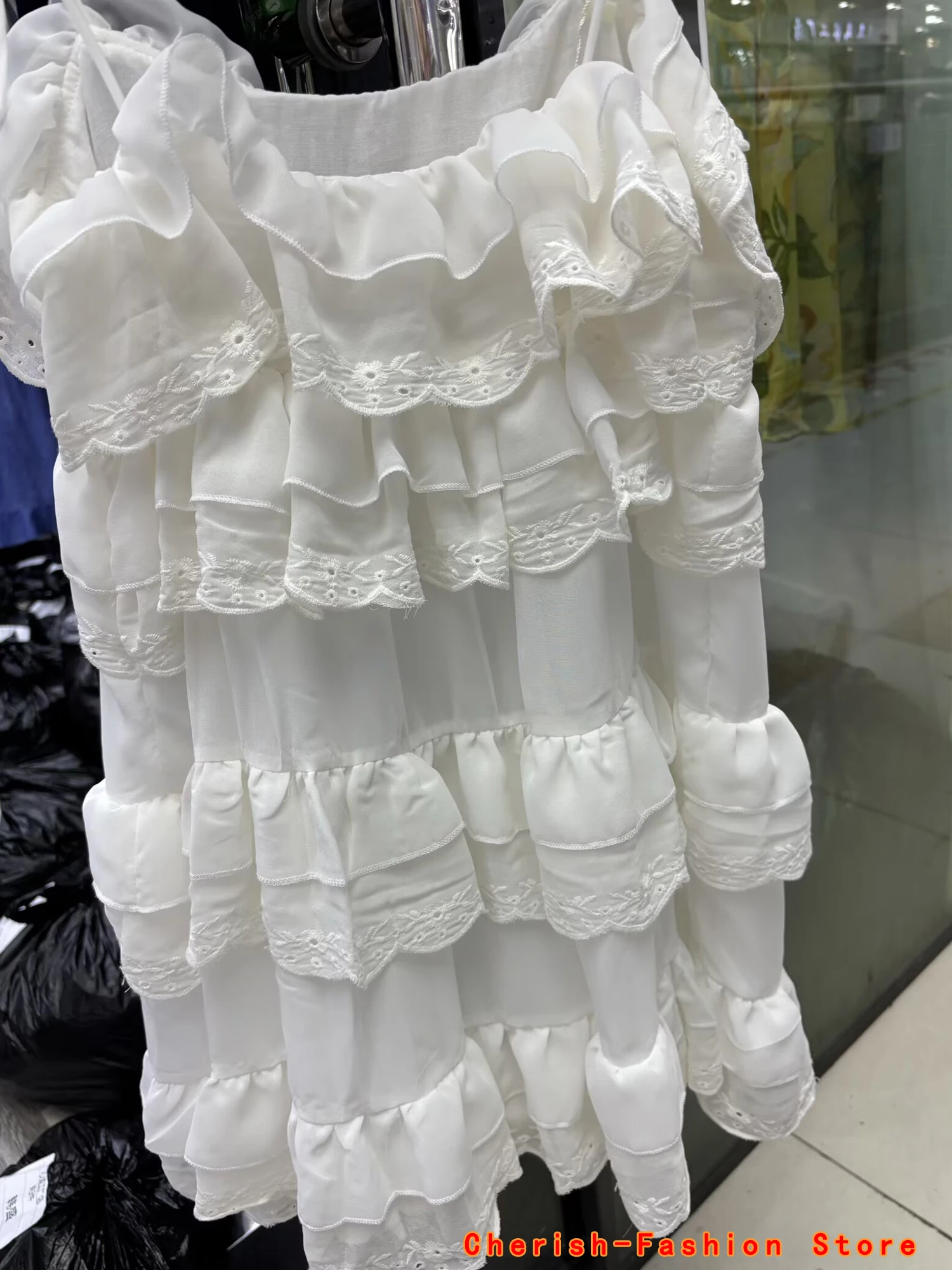 Femmes nouvelle mode couches décoration brodé jarretelle mini robe rétro sans manches dos nu femmes robe volants sexe chaud