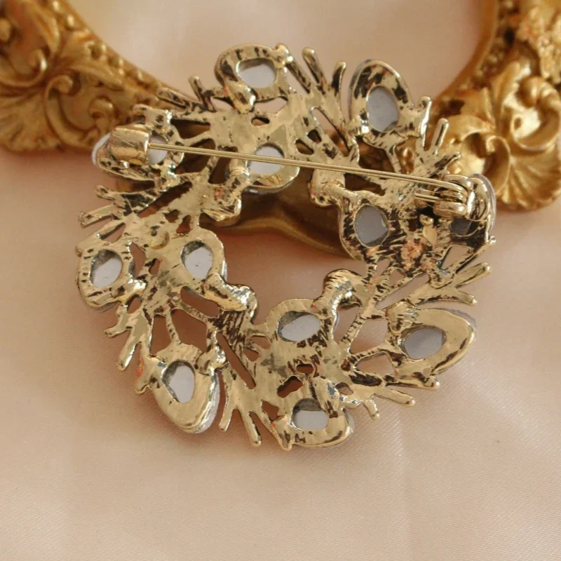 Vintage Sen Style Golden Fruit Wreath Brooch Persimmon Ruyi Fashionable Temperament Badge Men/ Women's Suit Clothing Accessories