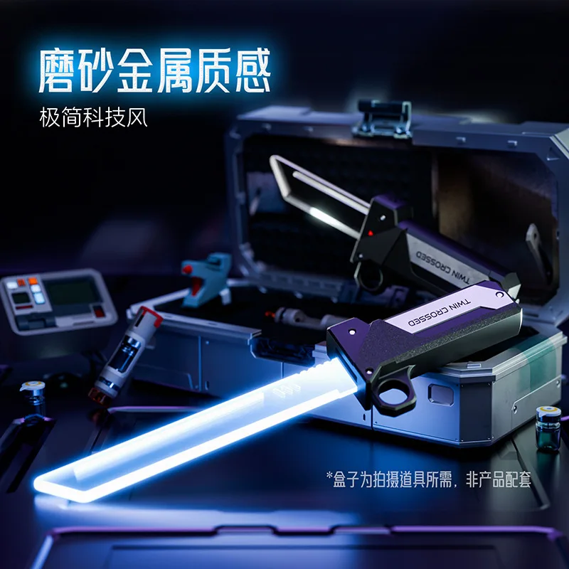 لعبة كاتانا بلاستيكية قابلة للتمديد بسيوف مزدوجة متوهجة بإضاءة LED للأطفال الأولاد هدية عيد ميلاد للعب في الهواء الطلق