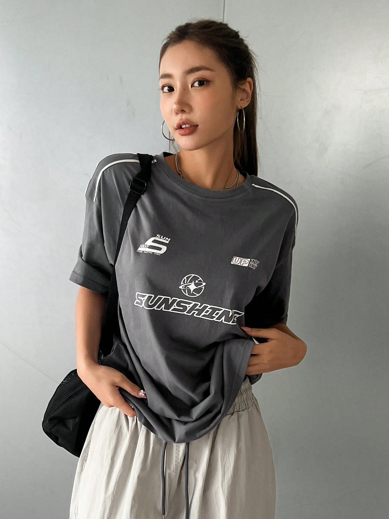 تي شيرت DAZY Letter Graphic Drop Shoulder تي شيرت كبير الحجم ملابس الشارع الشهير Preppy #1