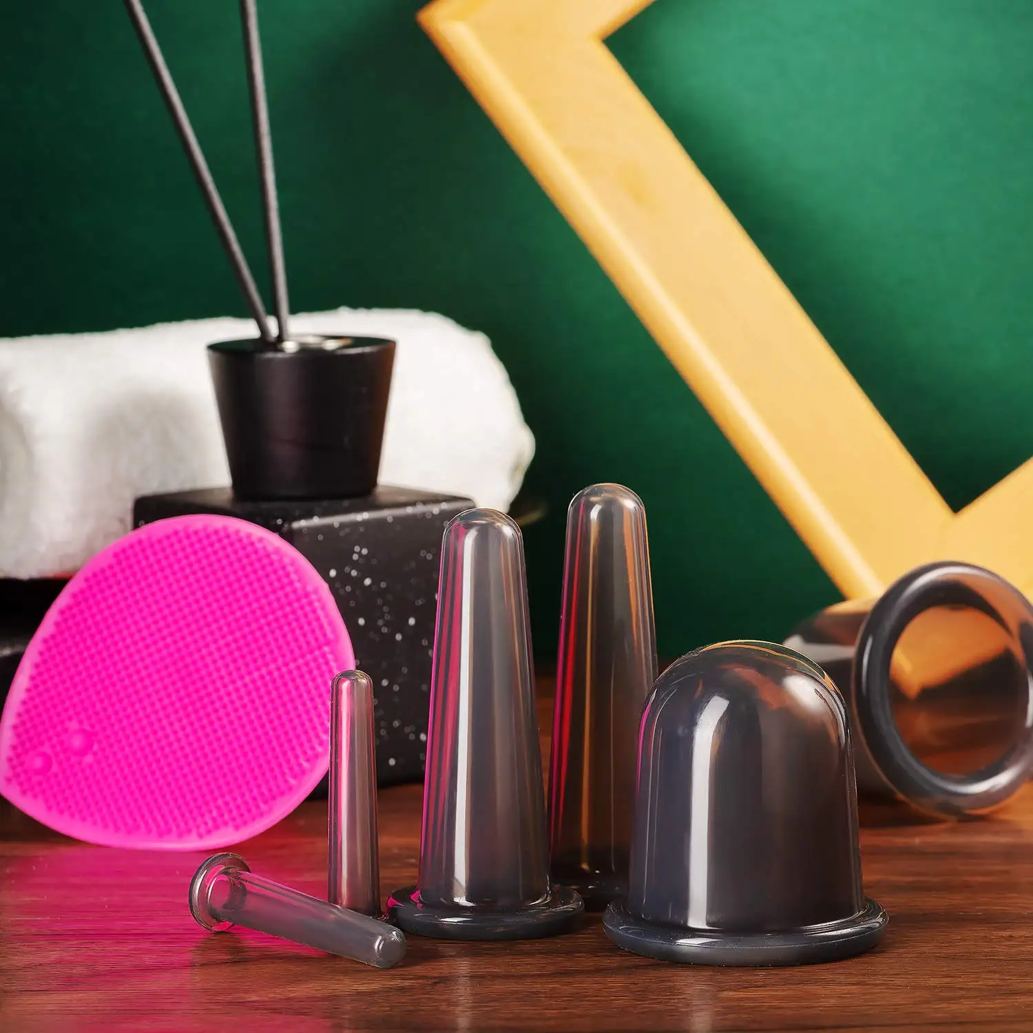 

7-piece cupping set with cleaning brush, vacuum massage tools, home massage and relaxation massager, gua sha cups.