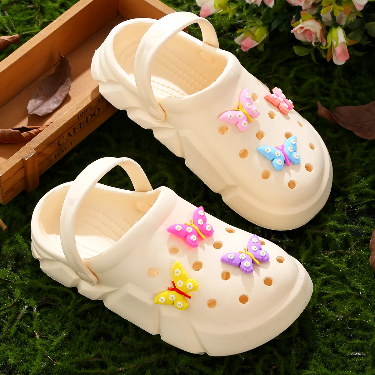 Casual Breathable Clogs With Cute Cartoon Charms For Girls, Slip-on Beach Slide, Anti Slip Garden Clog Shoes For Beaches