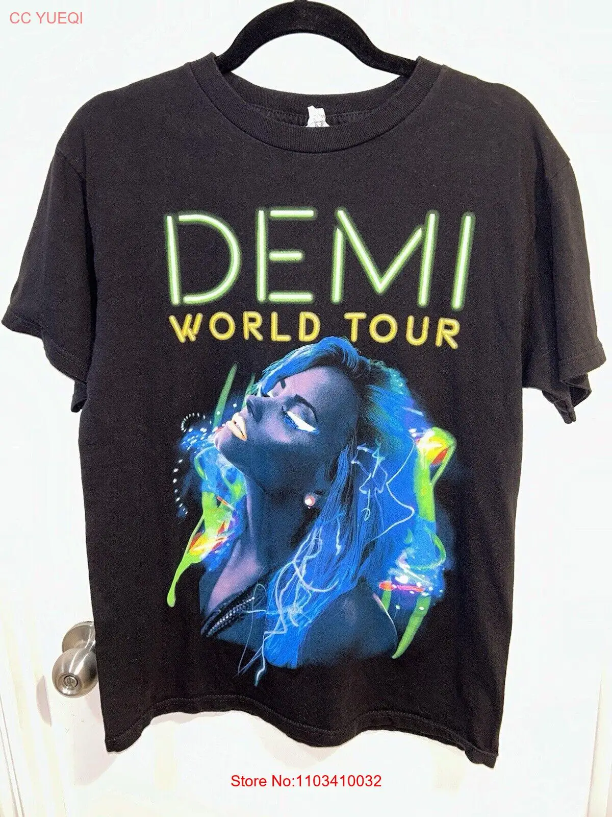 Футболка Деми Ловато для взрослых, размер M, черная, поп-музыка, неоновые огни, тур 2014 Футболка Деми Ловато для взрослых, размер M, черная, поп-музыка, неоновые огни, тур 2014