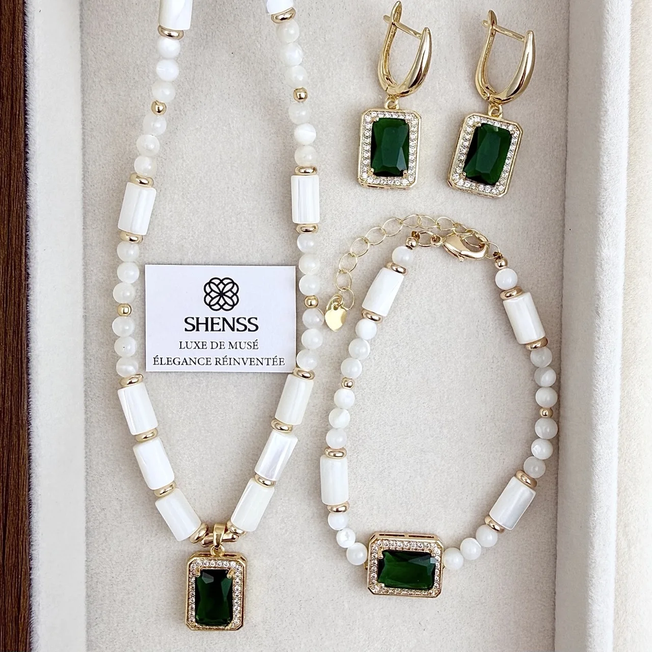 Natural White Shell & Emerald Necklace Bracelet Earrings Set Minimalist Luxury High-End Retro Temperament Versatile Jewelry Set