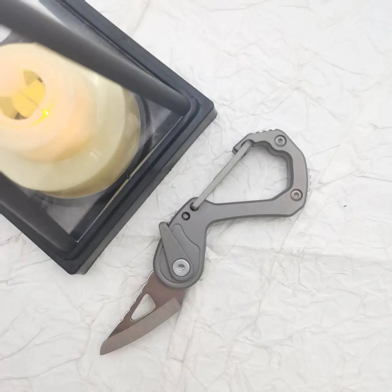 D2 Titanium Alloy Multi-Tool Keychain Knife Mini Edc Portable Knife Outdoor Fold Survive Self-Defense Fishing Carabiner Knife