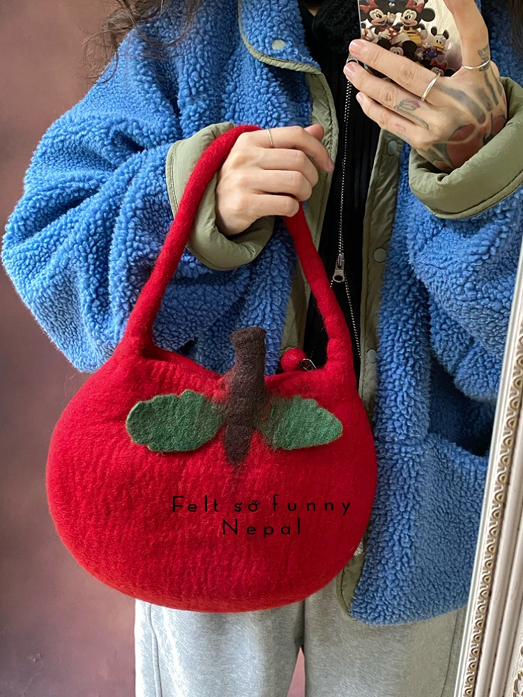 Red Handmade Wool Felt Shoulder Bag  Shaped New Year's Fashion Bag Artistic Girl's Handbag Dumpling Shape Popular Wallet