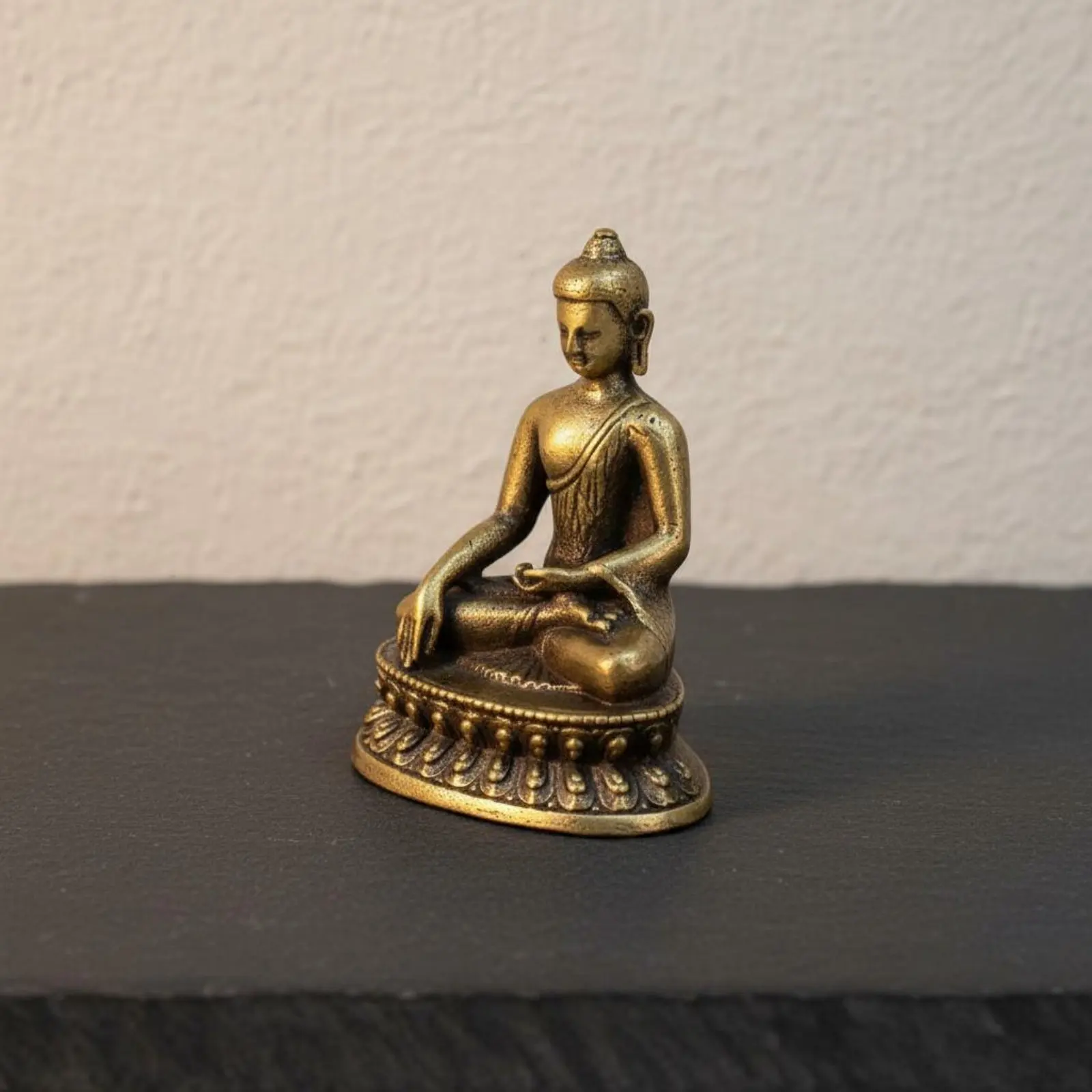 Sitting Buddha Figurine on Lotus Base Antique Finish Mini Brass Buddha Statue House Decoration for Mindfulness Practitioners