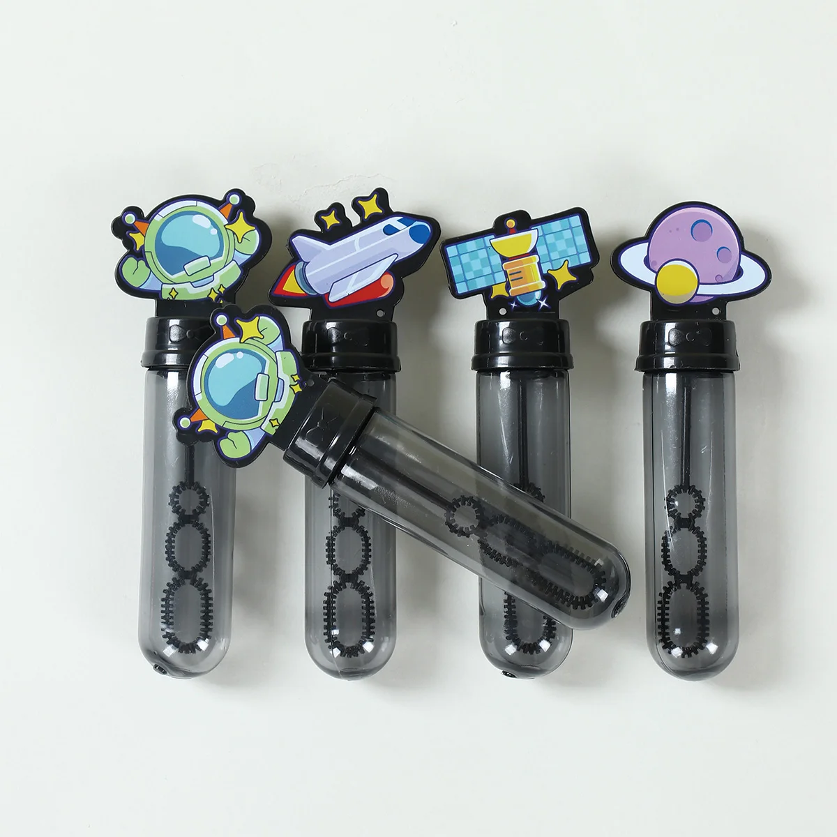 10pcs 우주 비행사 버블 튜브 행성 비누 병 우주 테마 생일 파티 장식 어린이를위한 우주 비행사 생일 선물