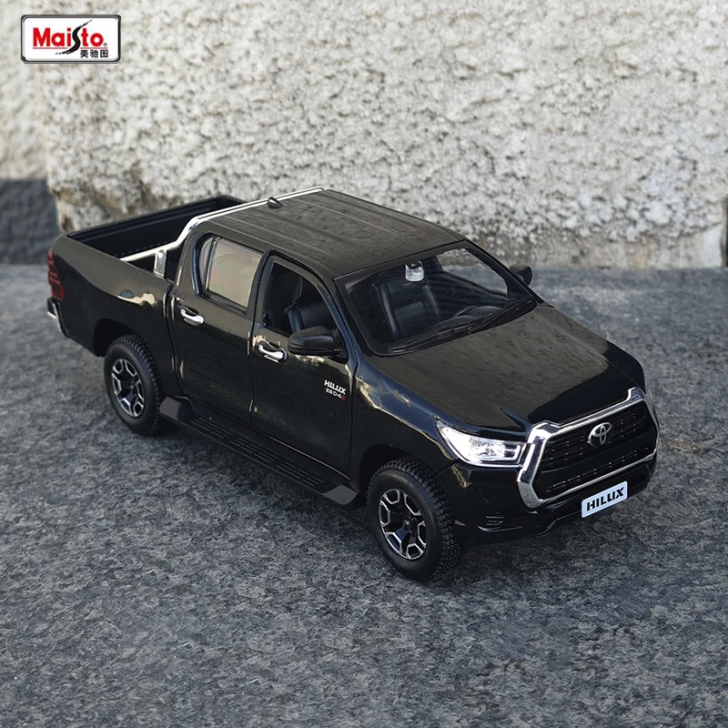 Maisto 1:27 Toyota Hilux Pickup Alloy Car Diecasts & Toy Vehicles