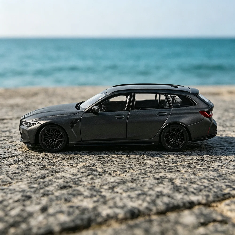 Bburago 1:24 2023 BMW M3 Touring simulation alloy car model crafts decoration collection Exquisite interior design Die cast toy
