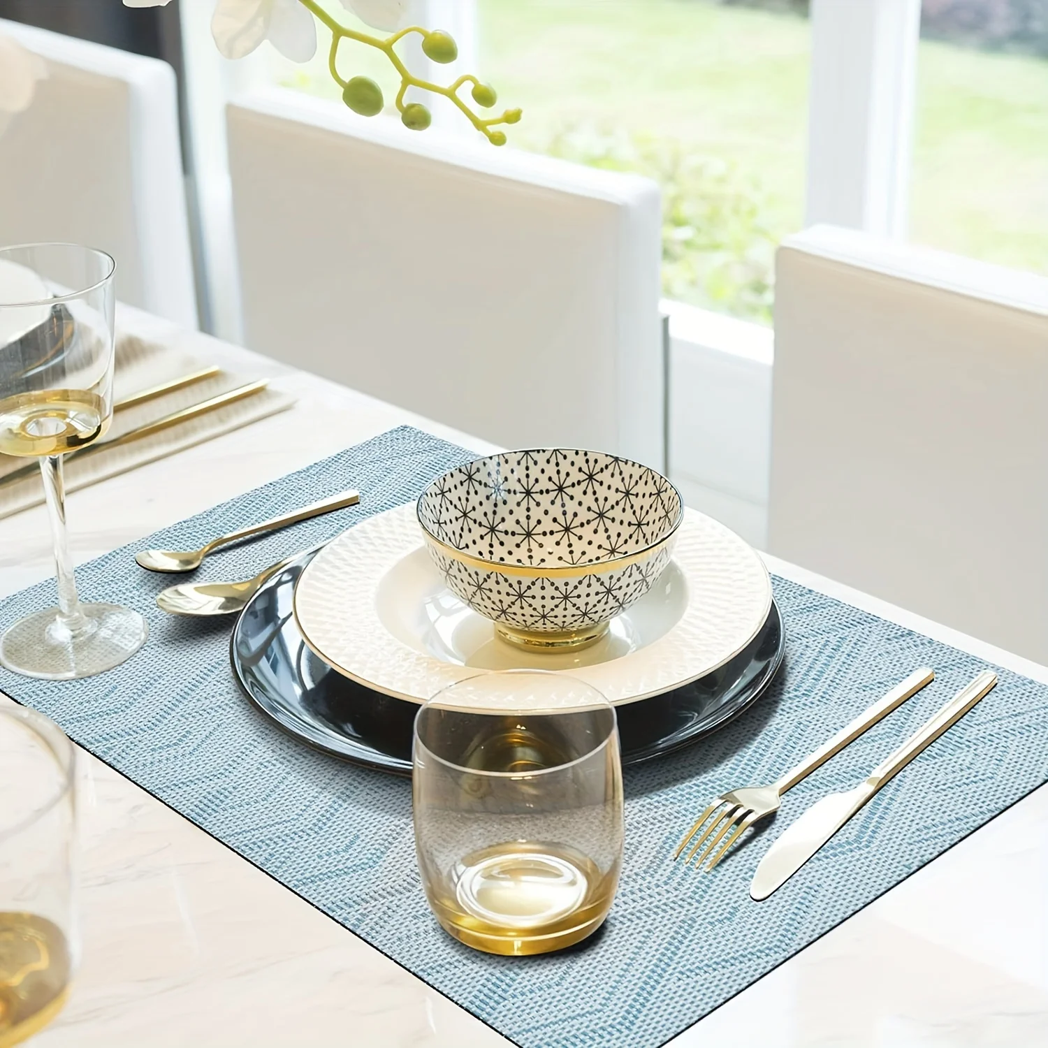 مجموعة مكونة من 2/4/6 قطع، سجادات مكان مقاومة للحرارة باللون الأزرق الفاتح، مفارش طاولة PVC قابلة للغسل، حصيرة مكان بلاستيكية من الفينيل المنسوج بنمط ماسي ثلاثي الأبعاد