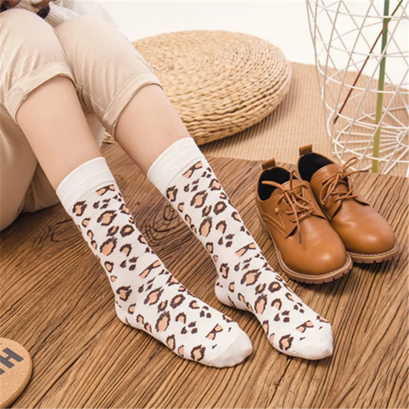 1/5 Pairs new spring autumn leisure comfortable Leopard Print Socks Women Soft Versatile Fashionable Socks Retro Cute Socks