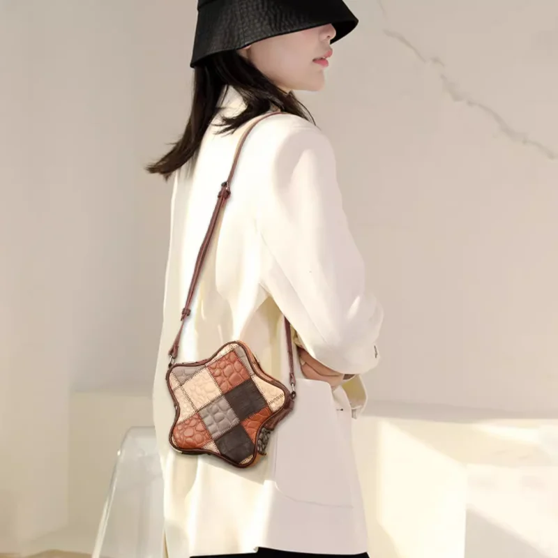 

A Trendy And Niche design genuine Leather Single-shoulder Lightweight Star Phone Bag And Crossbody Bag