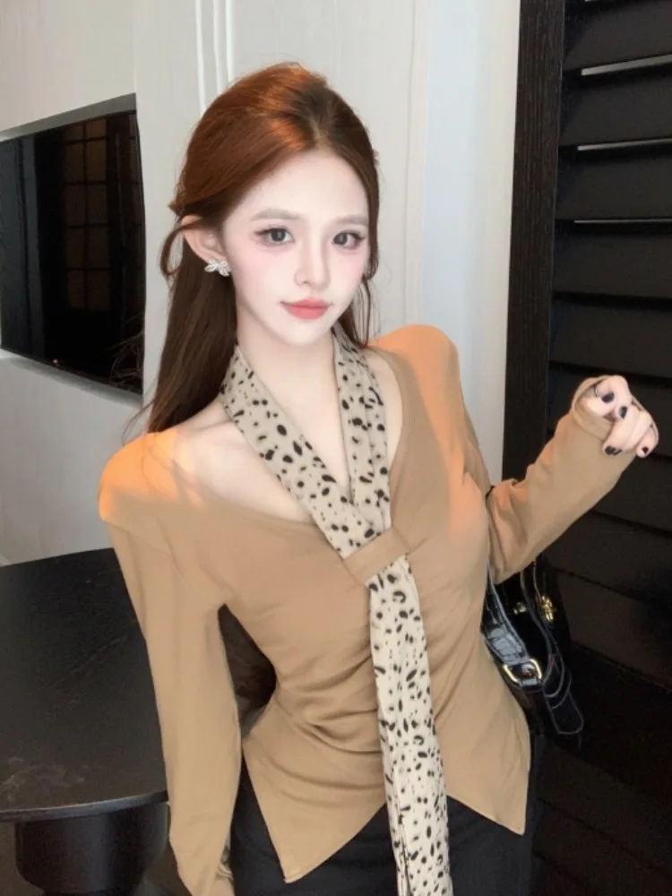 

Pure Desire Folded Design Leopard Print Sash T-Shirt Women's Slimming High Waist Versatile Slit Top for Autumn And Winter