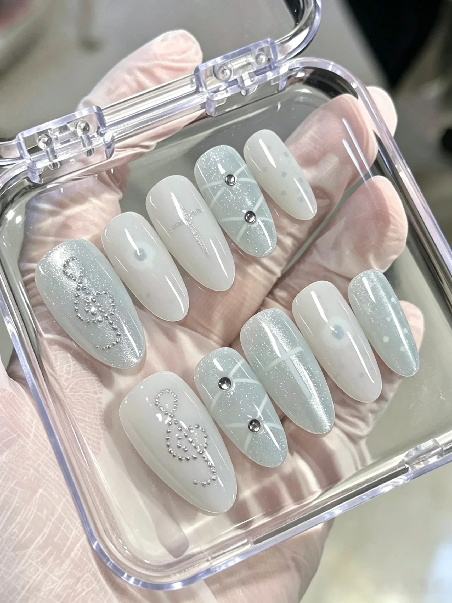 10-Piece Set of Ice Gray Cat Eye Cross Musical Note Long Almond-Shaped Cool Minimalist Press-On Nails