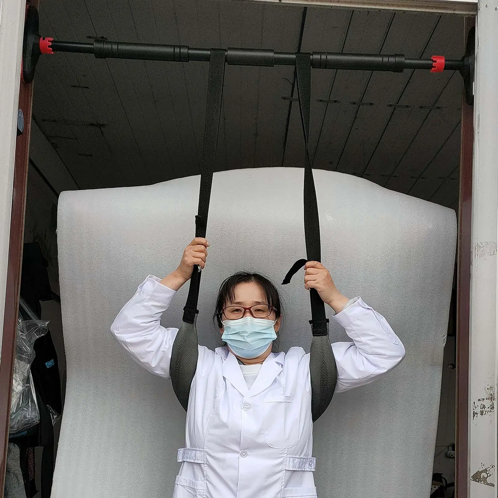 

Portable Traction Device Spinal Decompression Harness Adjustable Hanging Back Stretcher for Herniated Disc Posture Relief