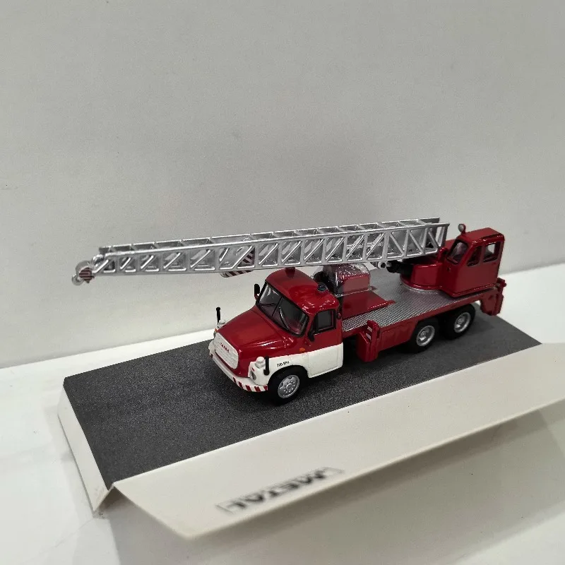Diecast SCHUCO 1/87 Scale TATRA T148 Crane Truck Alloy Car Model