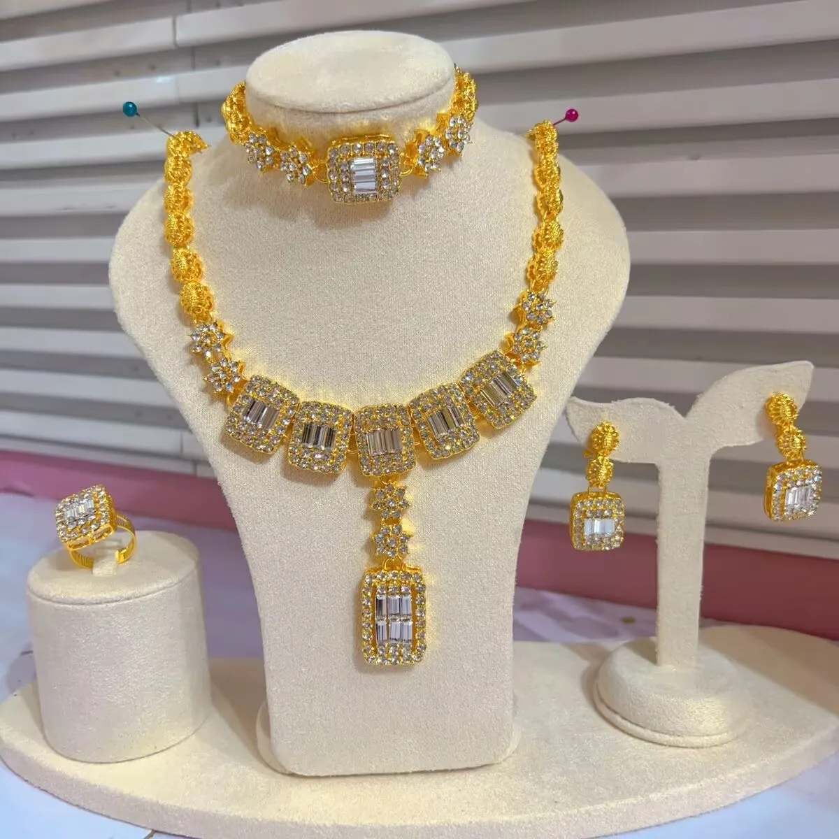 

Новое французское 24-каратное позолоченное ожерелье, серьги, кольца, браслеты, романтический комплект ювелирных изделий для свадебной вечеринки для влюбленных YY10914