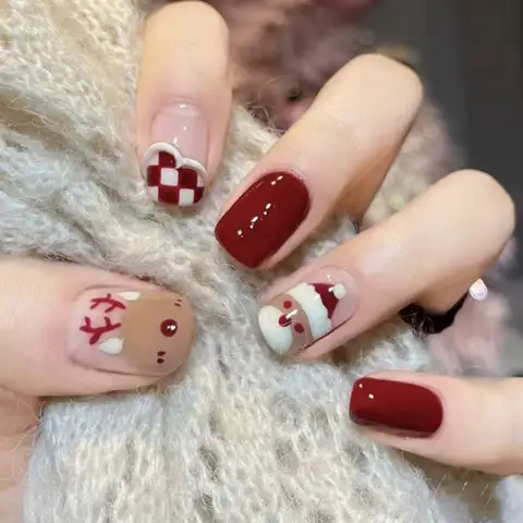 24Pcs Christmas Cute Short Style Wearing Armor Christmas Tree Snowman Nail Stickers Fake Nails Removable Nail Slices False Nails