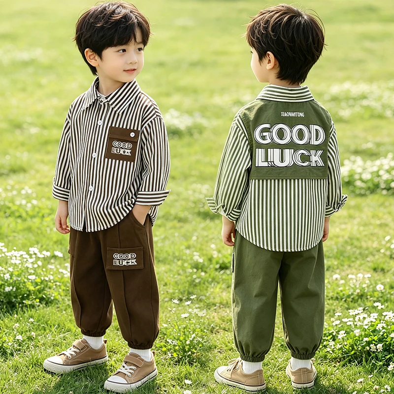 Neue Frühjahr-Herbst-Kleidungssets für Jungen, langärmliges, gestreiftes Hemd mit Buchstaben-Label + Hose, 2-teiliger Anzug für Kinder von 2-8 Jahren, Freizeitkleidung – Detail 2
