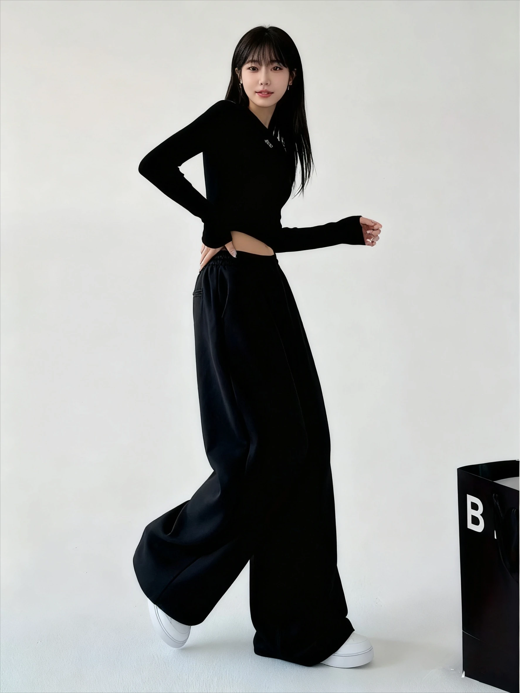 กางเกงขายาวทรงหลวมสีดำล้วนสำหรับผู้หญิง มีกระเป๋า สไตล์ลำลอง