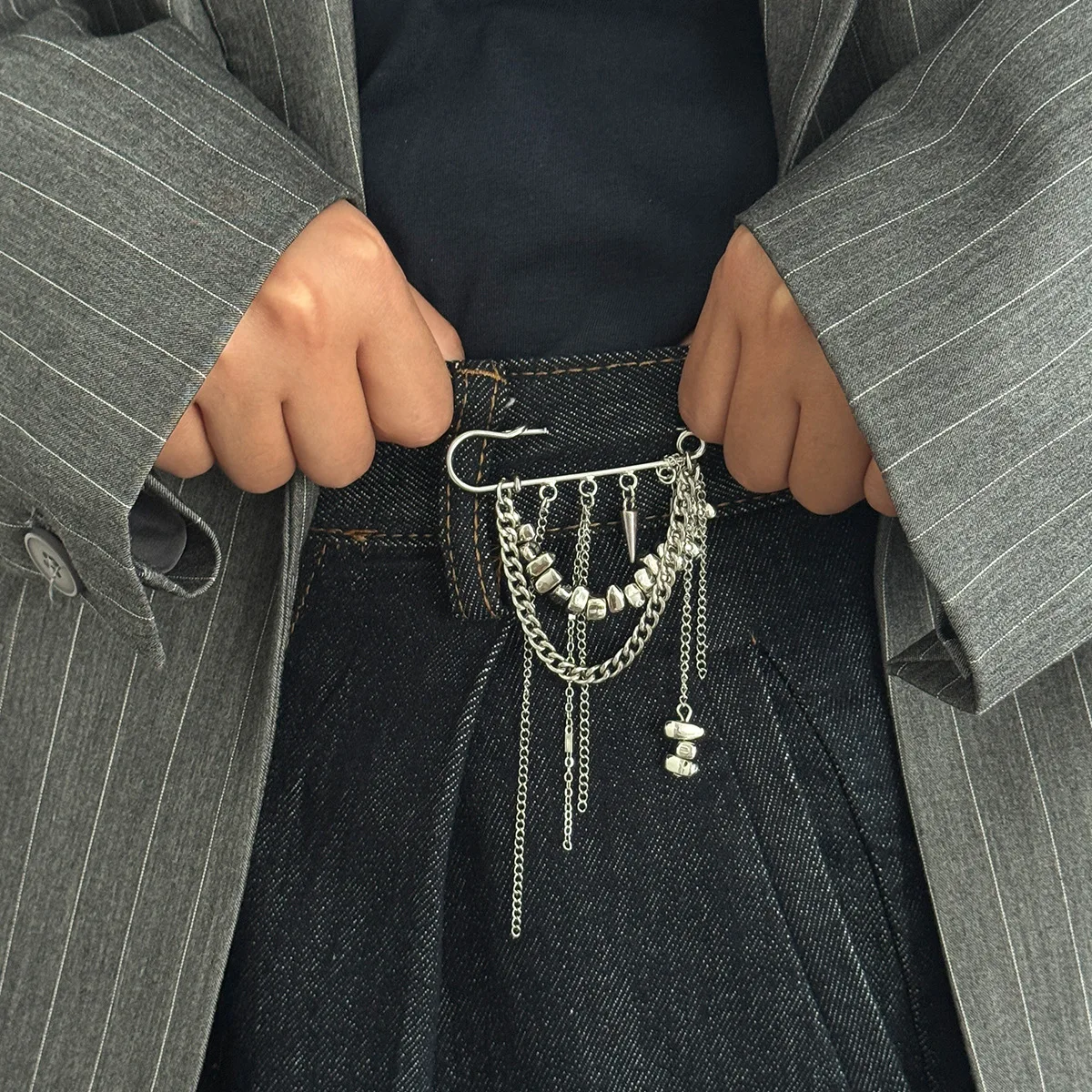 بروش شرابة أنيق وغير منتظم على طراز CCB - إكسسوار جديد ومتعدد الاستخدامات مصمم كخطاف حزام للنساء والفتيات