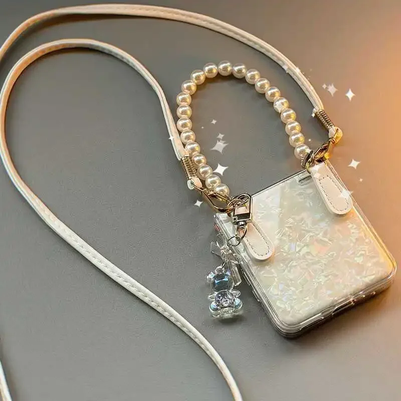Pearl Wrist Chain Phone Case For Xiaomi Mix Flip / Xiaomi Mix Flip 2 Cute Crystal Bear Pendant Iridescent Shell Pattern PC Cover