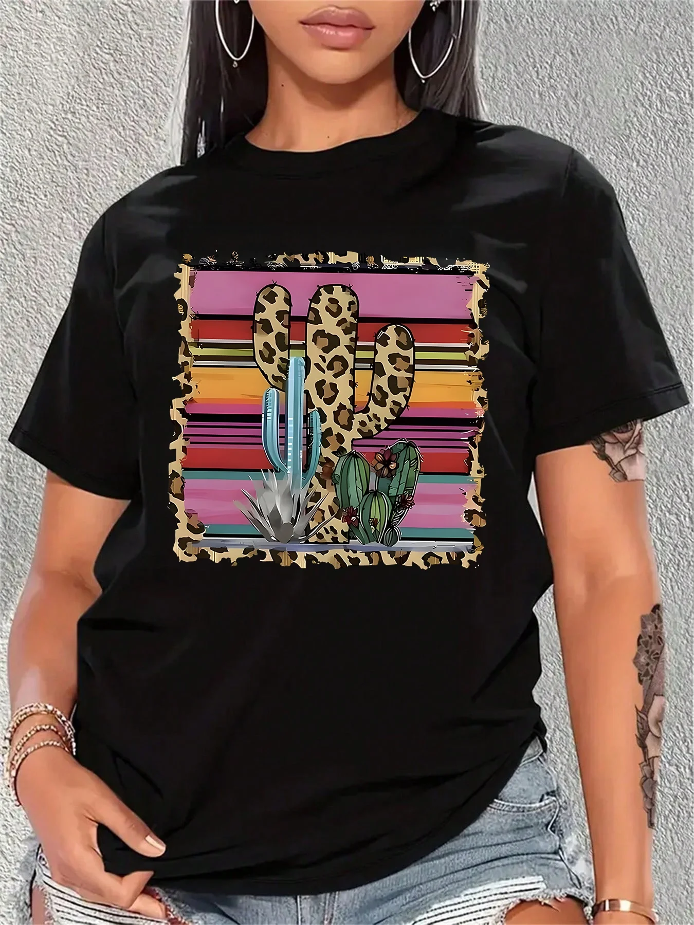 Camiseta de talla grande para mujer con estampado del desierto occidental, diseño de cactus y bota de vaquero, 1 unidad, camiseta gráfica extragrande de manga corta, 100% poliéster, camiseta novedosa, top de cuello redondo, ropa casual, 220 g