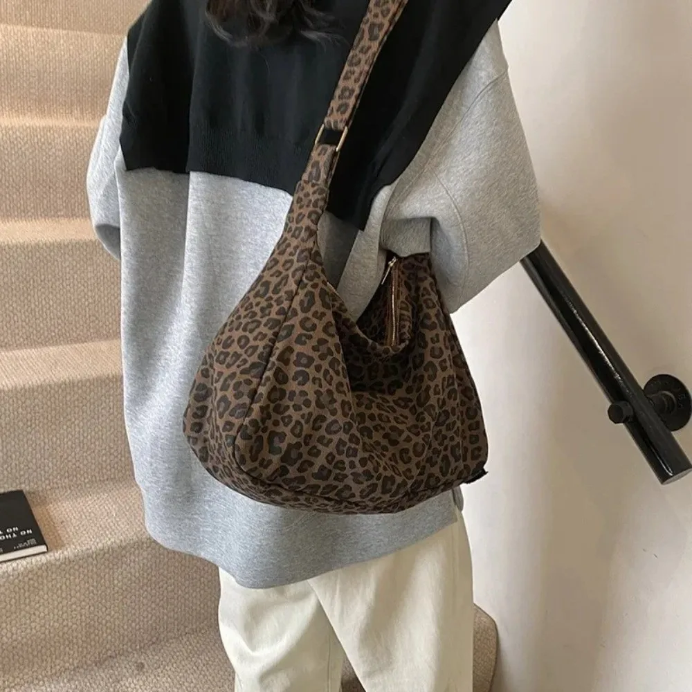 Trendy Casual Soft Textile Women's Shoulder Bag Large Capacity Leopard Print Female Retro Crossbody Bag For Commute Outings - view 3