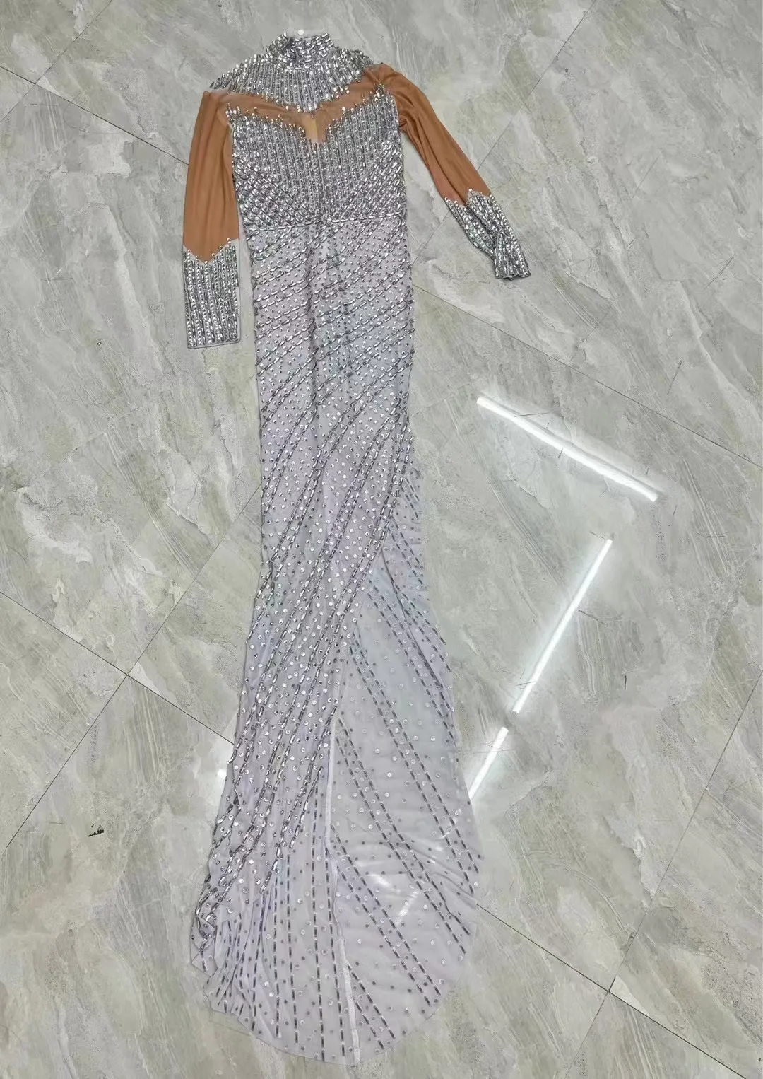 Vestido de fiesta de noche con diamantes de imitación plateados brillantes para mujer, vestido dividido de manga larga, vestido de alfombra roja, disfraz de lujo, elegante, escenario Sexy