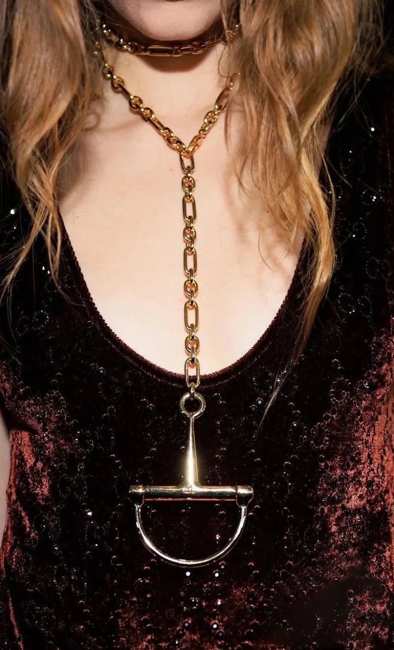 Women Luxury Geometric Metal Pendant Necklace Trendy Catwalk Style Long Collar Sweater Chain Sophisticated D Shape Jewelry Gift