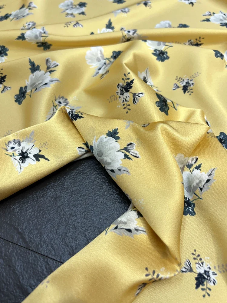 93% Mulberry Silk, 7% Spandex White Black Floral Printed Yellow Stretch Silk Twill Fabric for Dresses and Shirts