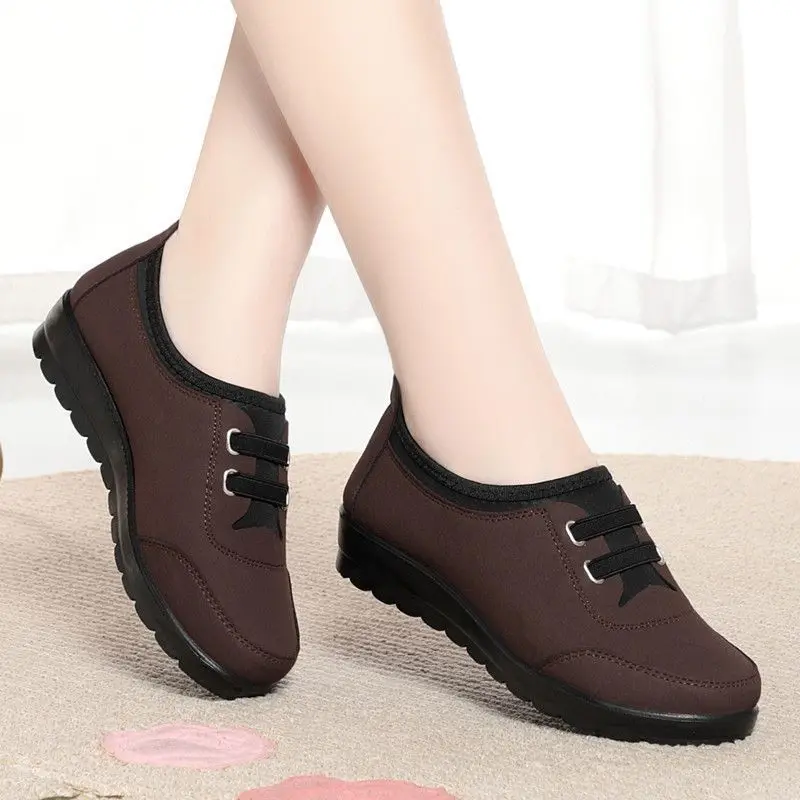 Damen-Schuhe aus Canvas mit weicher Sohle, zum Hineinschlüpfen, rutschfest, flache Laufschuhe für ältere Damen, atmungsaktiv, bequem, lässige Slipper. – Detail 10