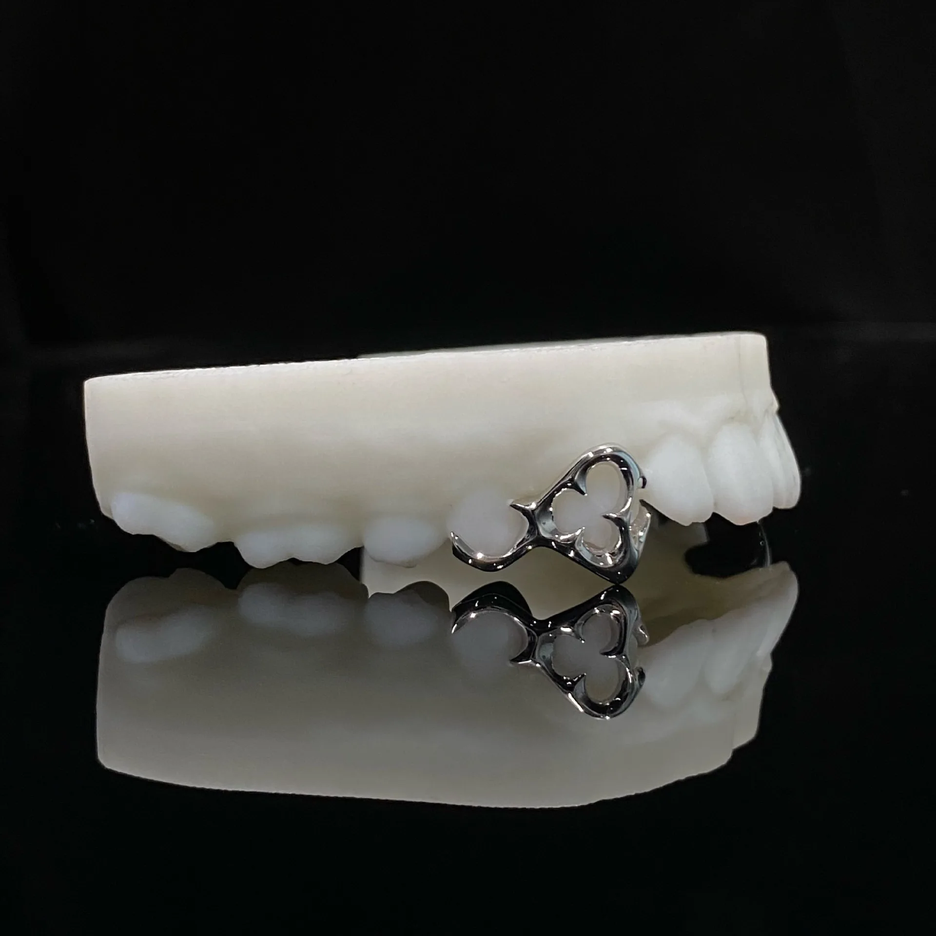 Hollow Plum Blossom Smooth Top 4 European And American Cross-border Hot-selling Grillz