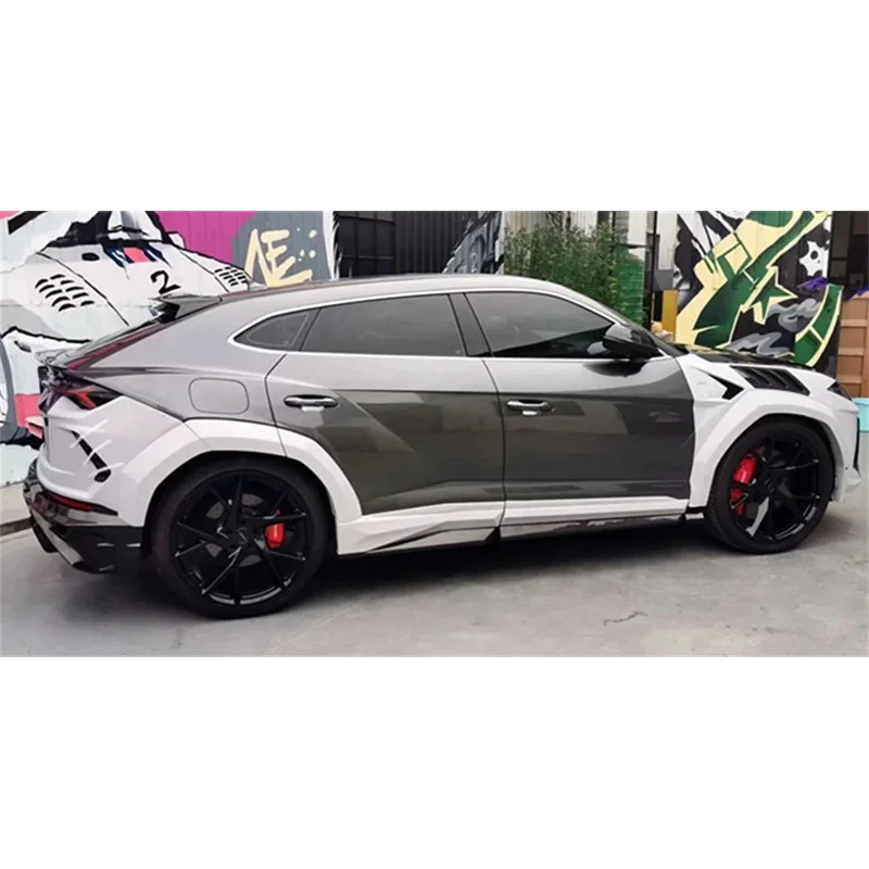 يحتوي قطع غيار السيارات لمجموعة هيكل URUS على غطاء ممتص الصدمات الأمامي والخلفي المحدث من ألياف الكربون المزورة بنمط MSY