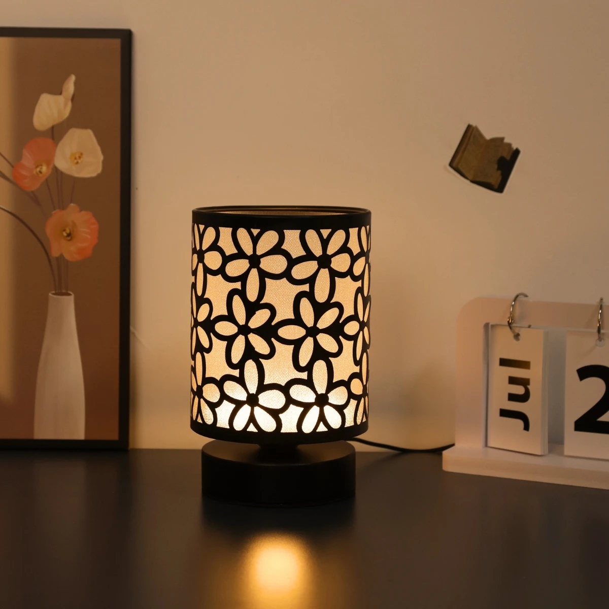 Creative design hollow LED night light, USB powered warm color light suitable for living room, party, bedroom decoration light