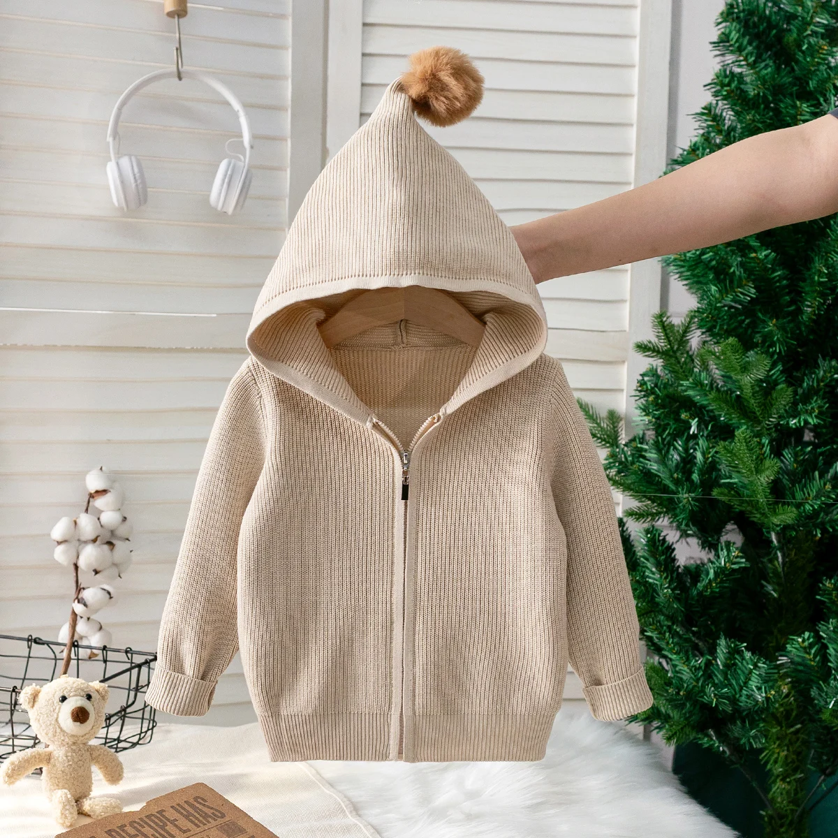 Baby boy's simple solid color hooded ball cardigan long sleeved sweater knitted suitable for daily leisure in autumn and winter