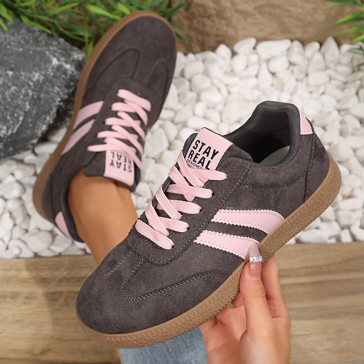 2026 Herbst Damenmode Wildleder-Sneaker mit Doppelschnallen-Metalldetails Leichte Atmungsaktive Bequeme Freizeitschuhe – Detail 9