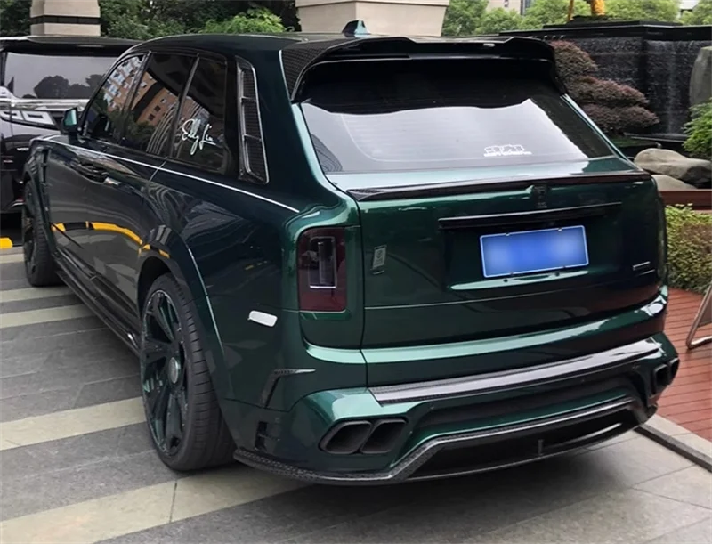 High Quality Dry Carbon Fiber Rear Bumper Illuminated Rear Diffuser for Rolls Royce Cullinan M-Style Body Kit Dry Carbon Fiber