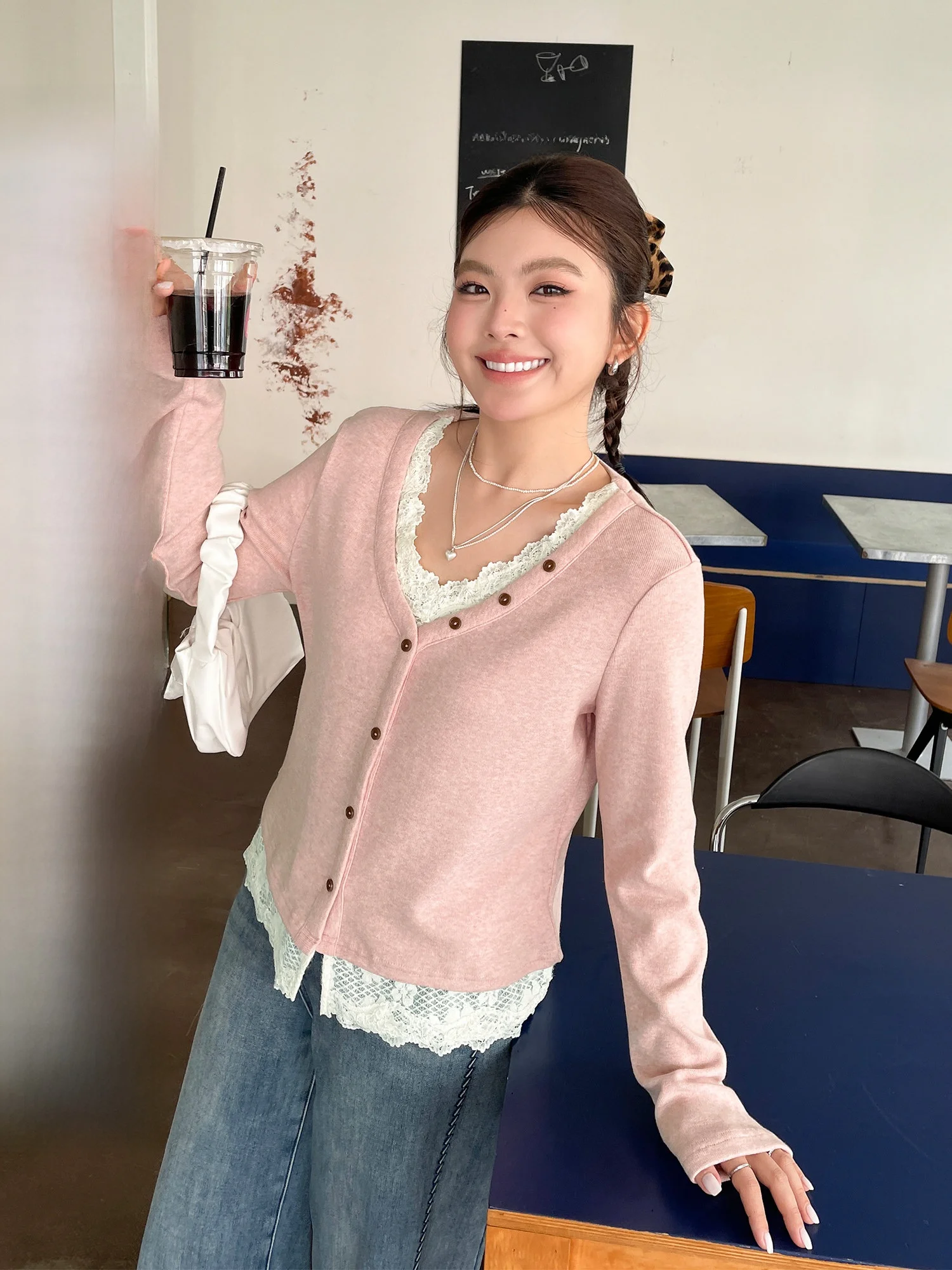 

Unique Beautiful Lace Long Sve Knitted Top Women's plus Size Slimming Fake Two-Piece Spring 2026 Faion New Arrival